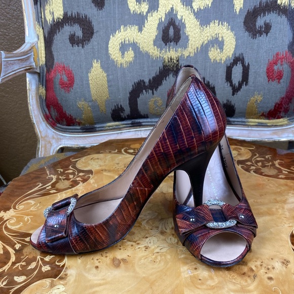 Giuseppe Zanotti Peep Toe Heels with Croc textured leather & crystal ring buckle - Picture 3 of 16